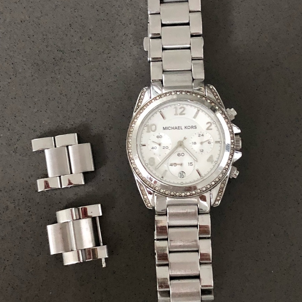 MK watch minor scuffs overall in good condition